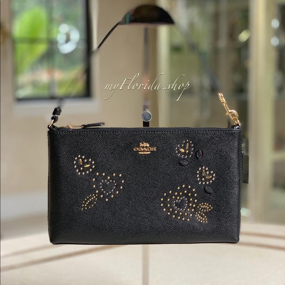 🔥SALE🔥COACH WRISTLET - Picture 2 of 7